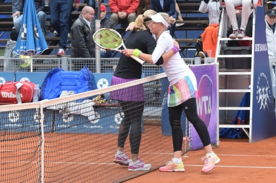 Hlaváčková s Hradeckou se po rozchodu dočkaly v Quebecu dalšího společného WTA titulu